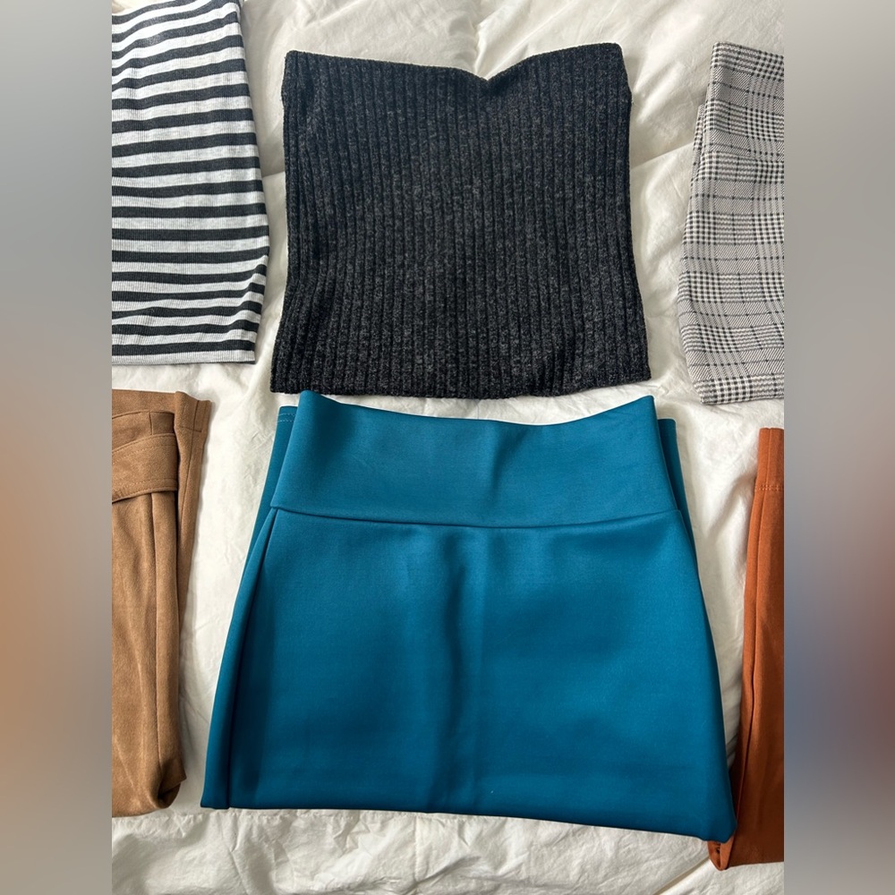Skirts - Picture 2 of 8